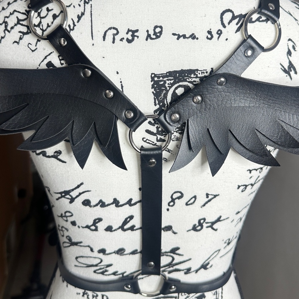 Vegan leather wings harness - Picture 2 of 5